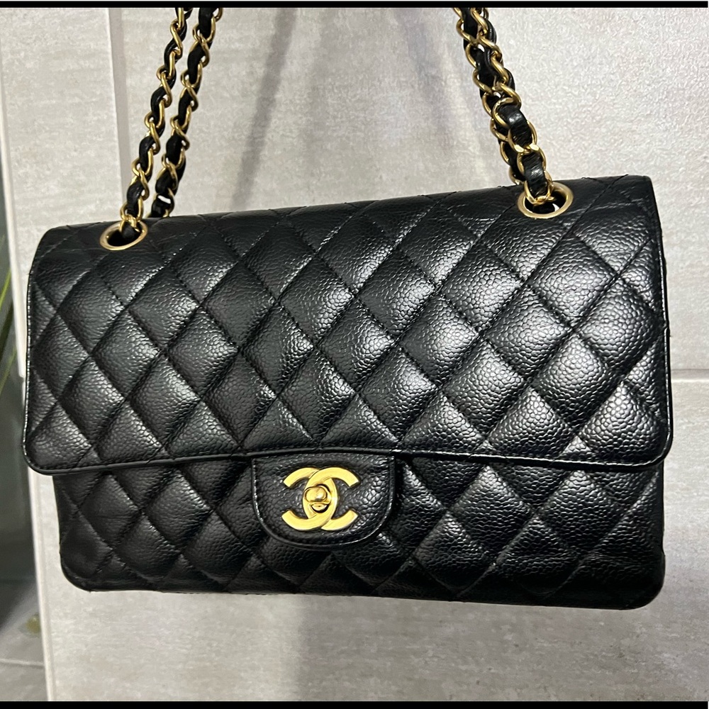 SOLD Chanel classic medium caviar black GHW